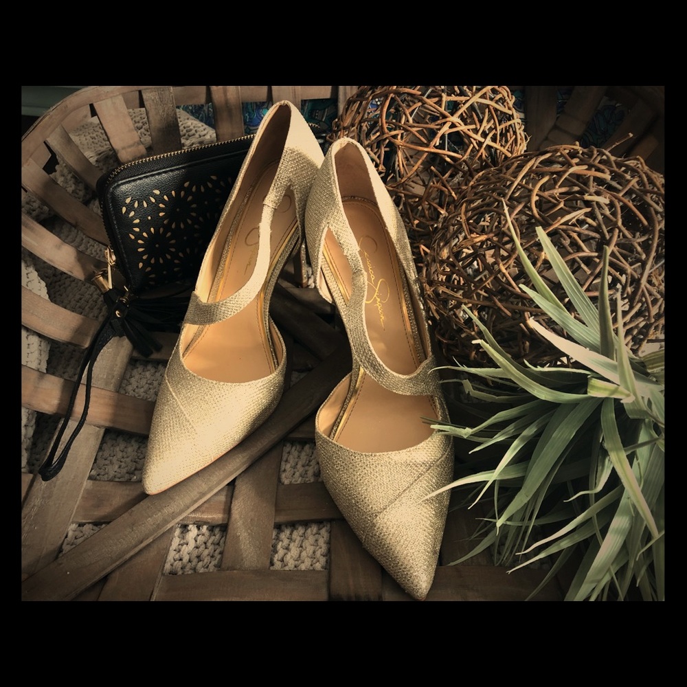 Jessica Simpson pumps